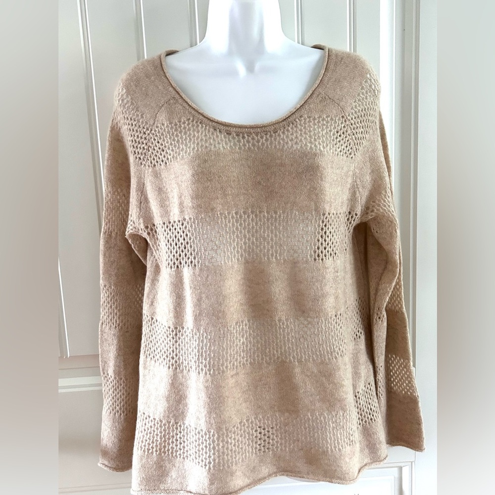 Subtle Luxury Cashmere Sweater Medium/Large Beige Knit Top Back Buttons M L